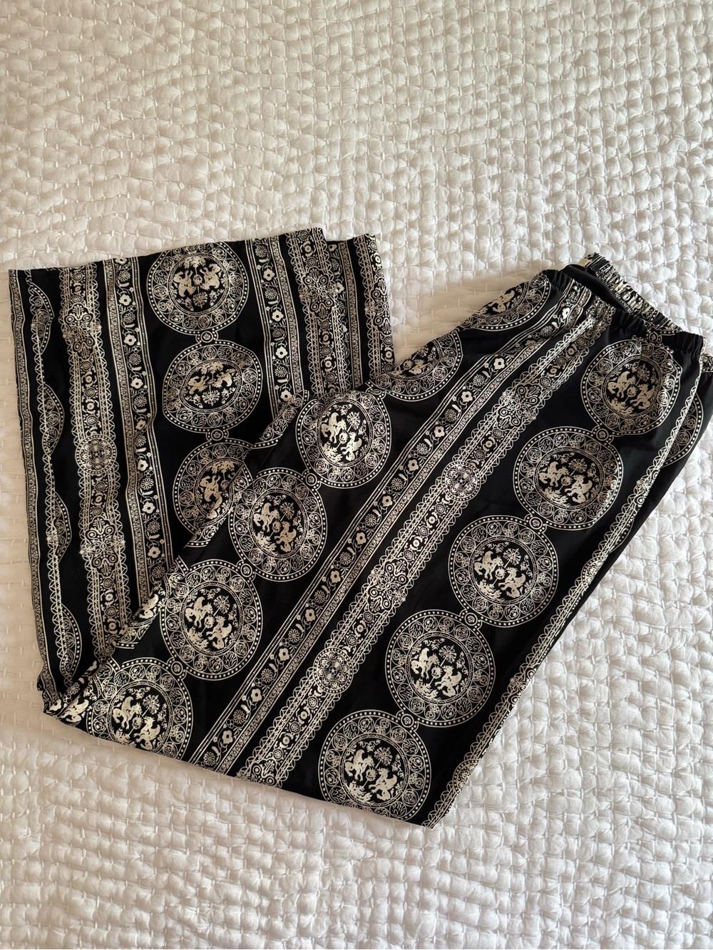 Miami Black & White Medallion Print